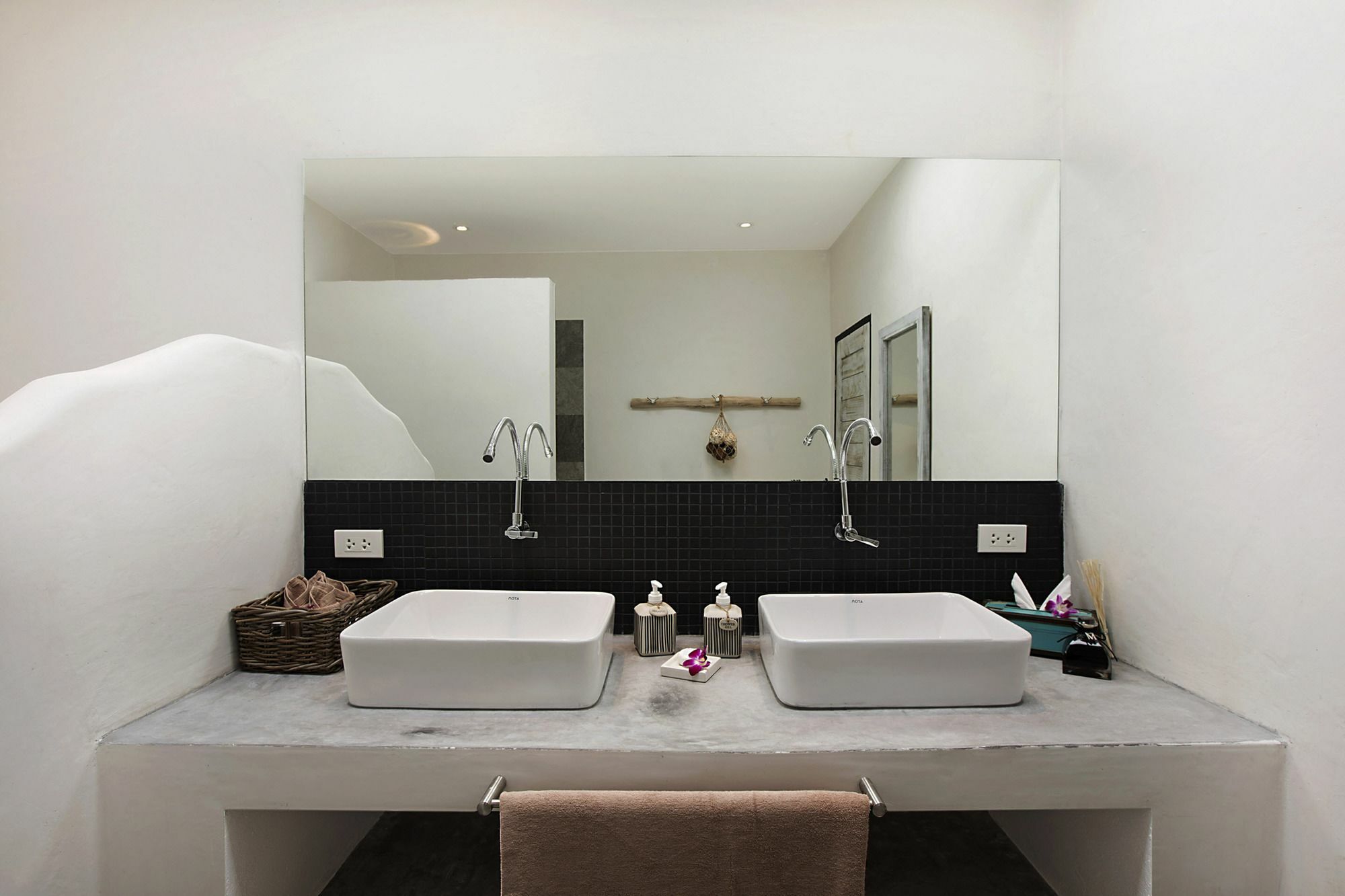 Aditaya Pool Beach Villas 波普托 外观 照片